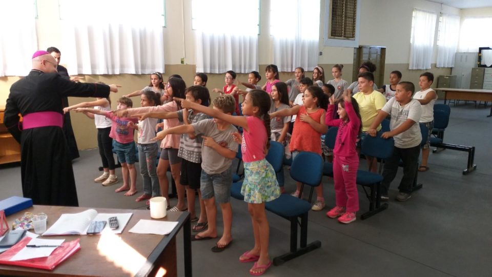 Dom Eduardo visitou a Associação Jacy Pinheiro em Borborema