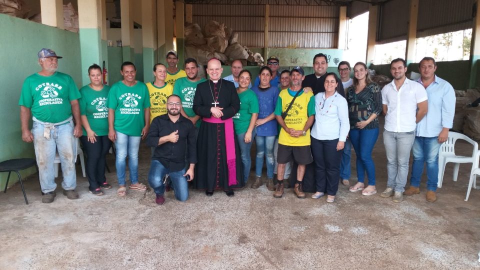 Cooperativa de Reciclagem de Borborema recebe a visita do bispo
