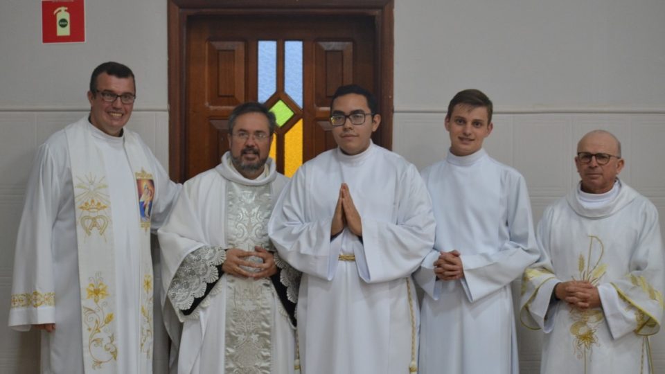 PARÓQUIA SANTA HELENA CELEBRA SUA PADROEIRA