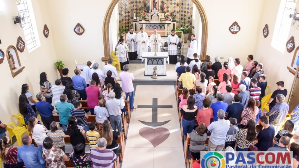 Visita Pastoral: Dom Eduardo Malaspina celebra na Vila Orestina