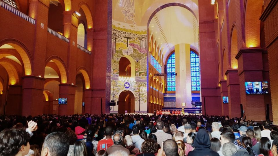 Diocese reúne dez mil fieis em Aparecida