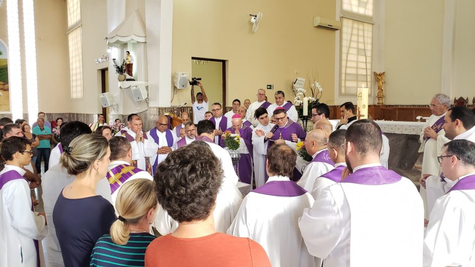 Dom Paulo Cezar preside Missa de Exéquias do Padre Sergio Paravani