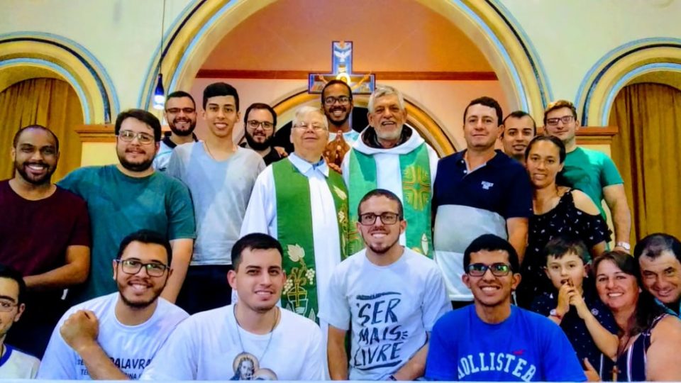 Seminaristas da filosofia participam de retiro no mosteiro agromomges em Torrinha