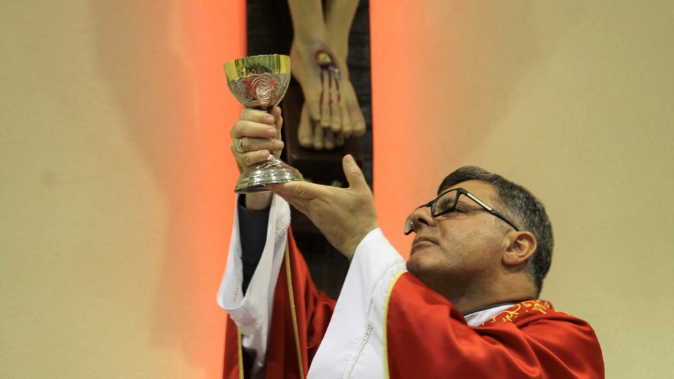 Dom Paulo celebra a Exaltação da Santa Cruz