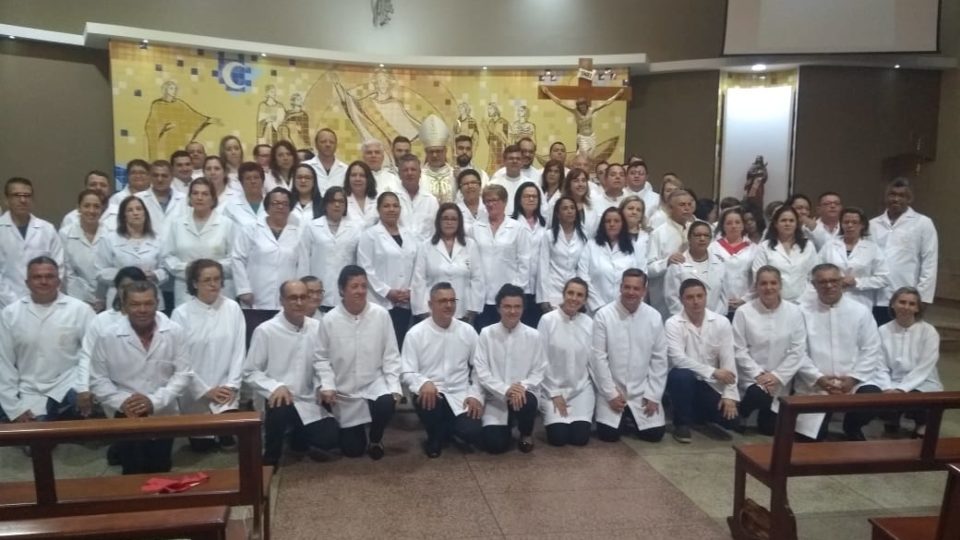 Vicariato São Carlos acolhe 70 novos ministros extraordinários da Sagrada Comunhão