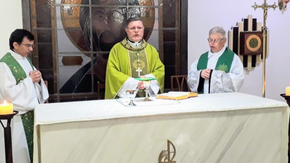 Bispo visita o seminário de filosofia 