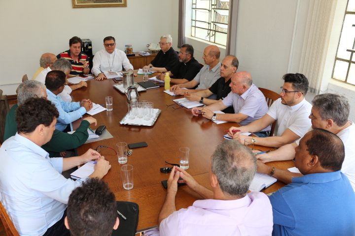 Dom Paulo Cezar se reuniu com os orientadores Espirituais