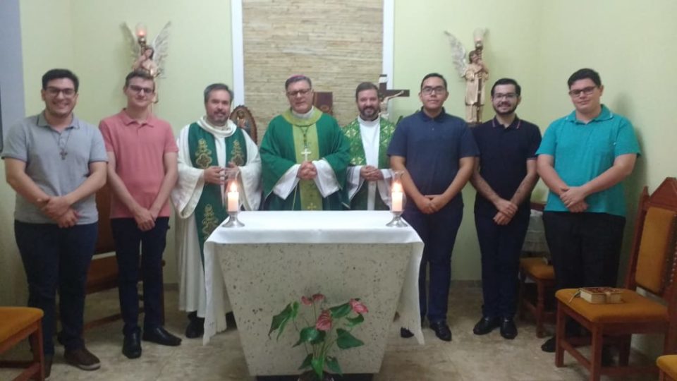 Seminário Propedêutico Rainha dos Apóstolos recebe visita de Dom Paulo Cezar