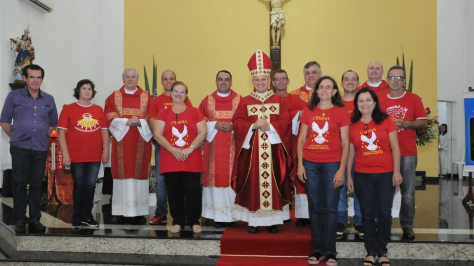 Bispo Auxiliar celebra Sacramento da Crisma em Jaú
