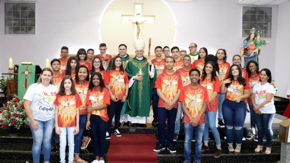 Dom Eduardo Malaspina preside Crisma na Matriz Nossa Senhora Auxiliadora de Jaú