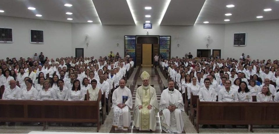 Investidura de novos Ministros Extraordinários da Comunhão Eucarística no Vicariato Nossa Senhora do Patrocínio