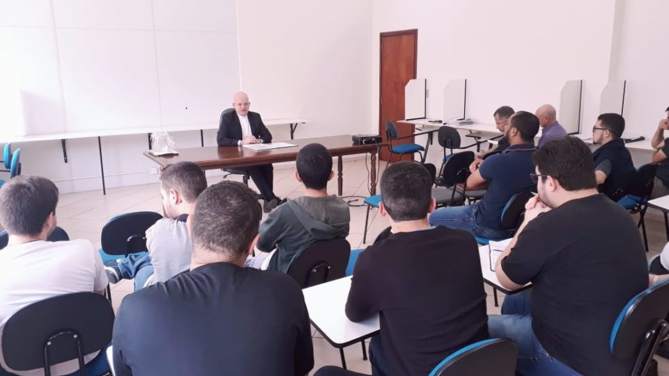 Dom Eduardo Malaspina visita Seminário de Filosofia