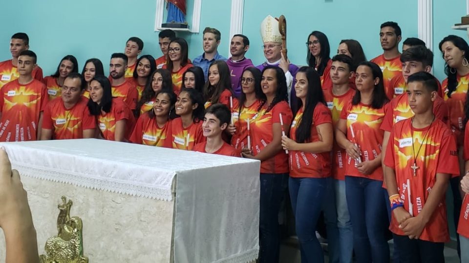 Dom Eduardo celebra Sacramento da Crisma em Santa Eudóxia