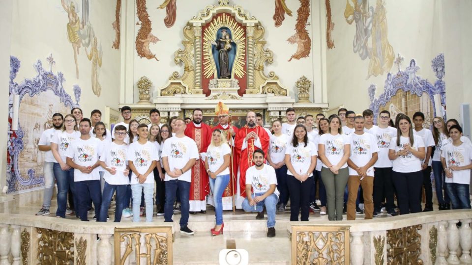 Bispo Diocesano preside Sacramento da Crisma na Paróquia Santo Antônio em São Carlos