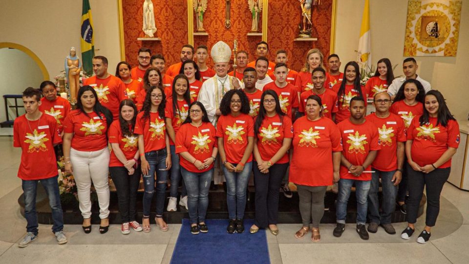 Dom Eduardo Malaspina preside Crisma na Paróquia São Miguel em São Carlos