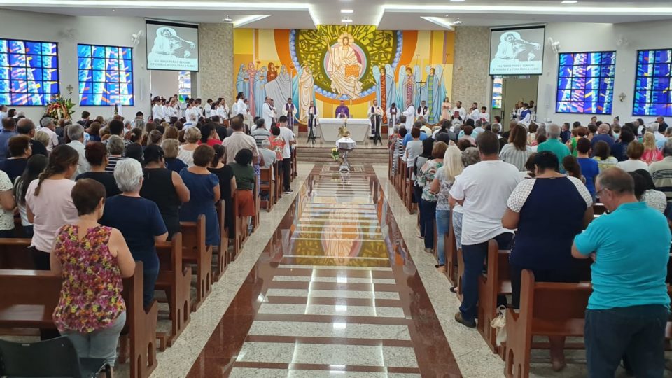 Assista a Missa de corpo Presente de Côn. Júlio