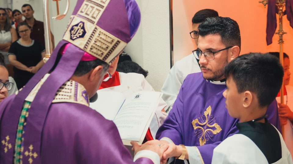 Padre João Paulo toma posse da Paróquia São Pedro e São Cristóvão em Ibitinga-SP