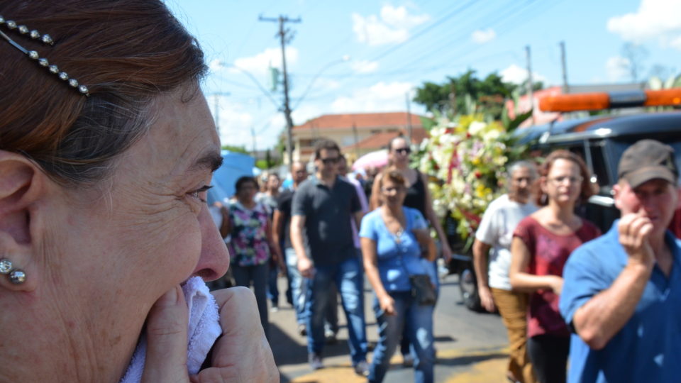 Imagens revelam emoção de Funeral de Mons. Ednyr