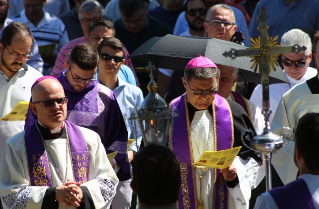 Bispos, padres e diáconos participam da Celebração Penitencial do Clero