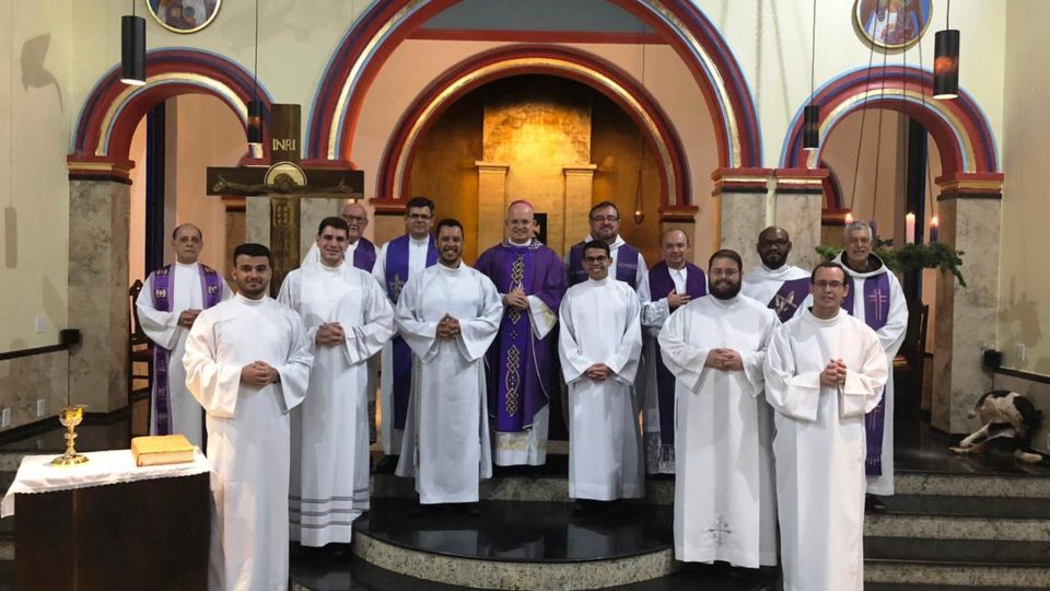 Administrador Diocesano participa de retiro com futuros Diáconos Transitórios