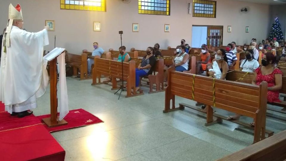 Dom Eduardo Malaspina preside Missa de Natal aos moradores de Assentamento em São Carlos