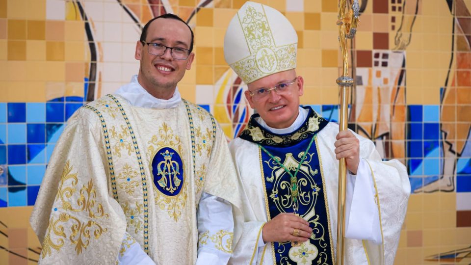 Seminarista Robinson Mangaba é ordenado Diácono Transitório pelas mãos de Dom Eduardo Malaspina