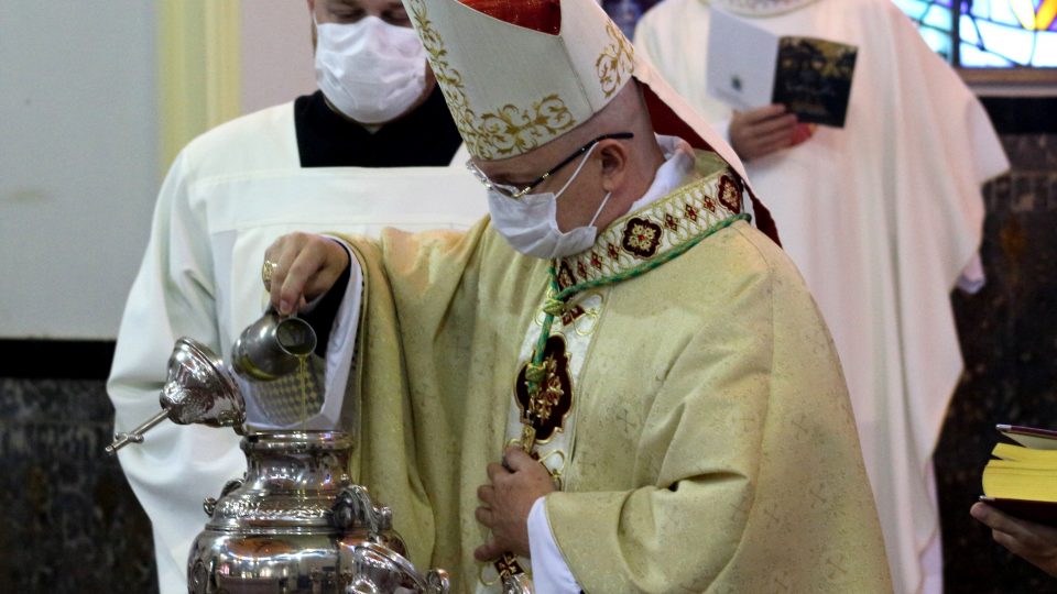 Dom Eduardo Malaspina preside Missa dos Santos Óleos na Catedral