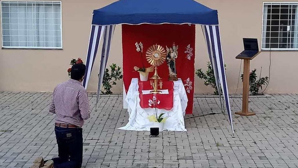 PROJETO “JESUS NA PRAÇA” TEM ATRAÍDO FIÉIS À ORAÇÃO EM SÃO CARLOS