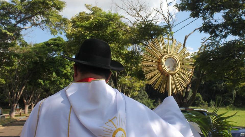 JESUS NAS RUAS E ALIMENTOS AOS POBRES NO EMBARÉ