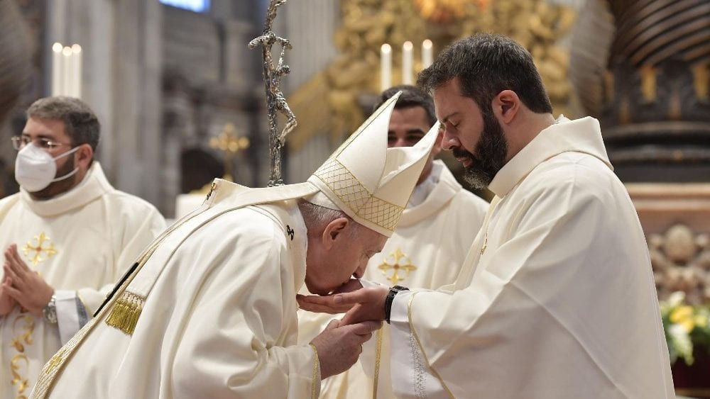 DIÁCONO BRASILEIRO É ORDENADO SACERDOTE PELO PAPA FRANCISCO NESTE DOMINGO DO BOM PASTOR DIÁCONO BRASILEIRO É ORDENADO SACERDOTE PELO PAPA FRANCISCO NESTE DOMINGO DO BOM PASTOR