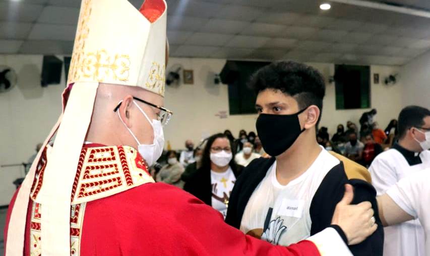 Paróquia Nossa Senhora Auxiliadora recebe Dom Eduardo Malaspina para o Sacramento da Crisma