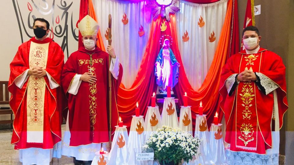 Dom Eduardo Malaspina preside 8º dia da Novena de Pentecostes em Jaú