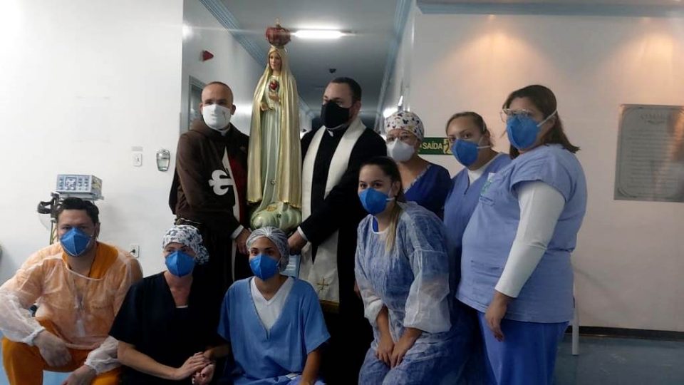 Imagem de Nossa Senhora Visita Santa Casa de Itápolis