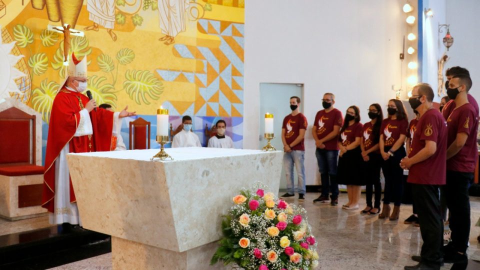 Dom Eduardo preside Sacramento da Crisma na Paróquia Nossa Senhora Aparecida