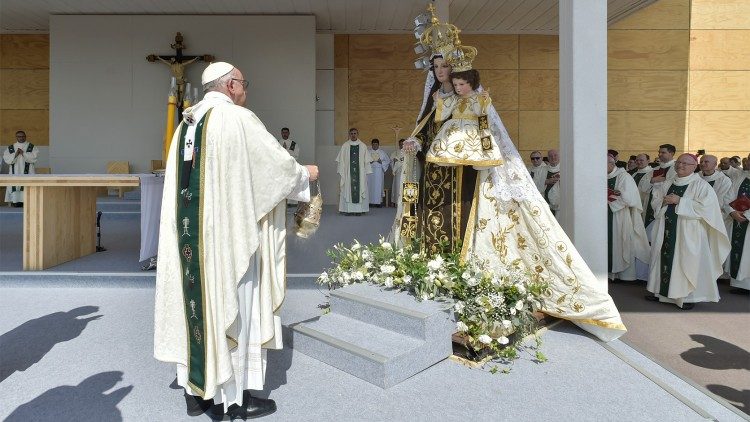 Nossa Senhora, flor do Carmelo