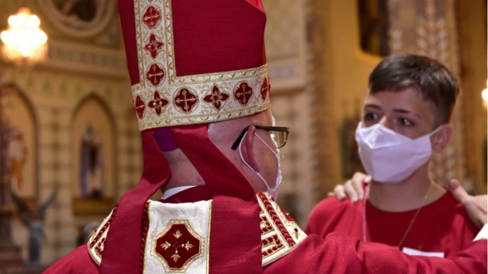 Dom Eduardo Malaspina preside Sacramento da Crisma na Paróquia Nossa Senhora do Patrocínio