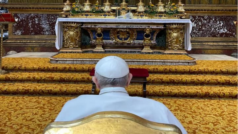 Papa deixa o hospital e reza na Basílica de Santa Maria Maior