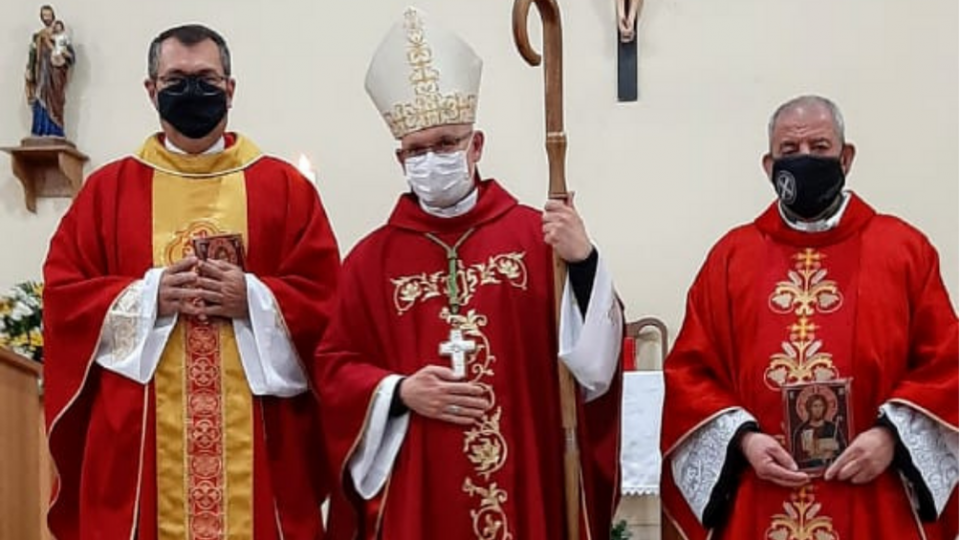 Dom Eduardo Malaspina preside Sacramento da Crisma na Paróquia Nossa de Guadalupe