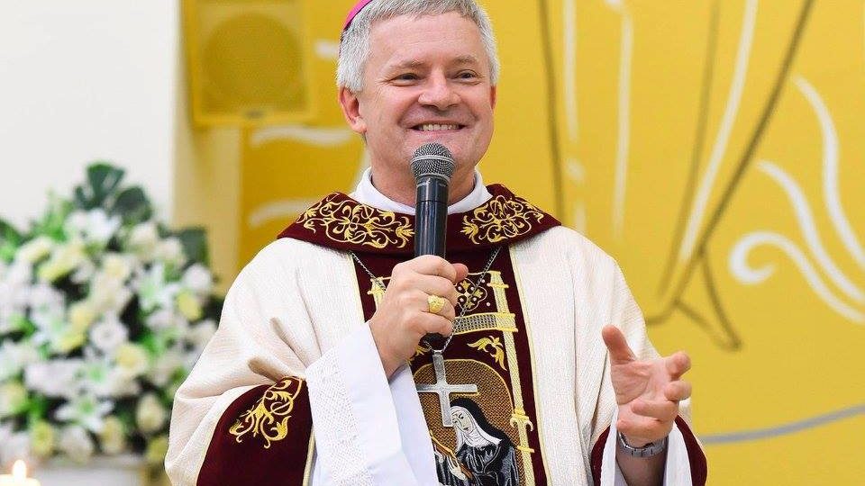 Dom Antonio Vilar parabeniza novo Bispo Diocesano
