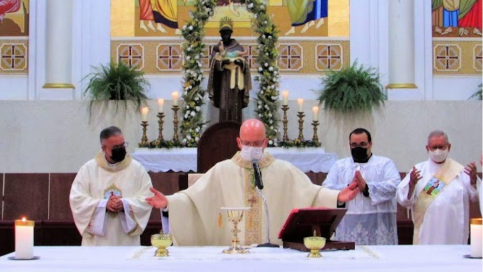 Bispo preside missa em louvor a São Benedito