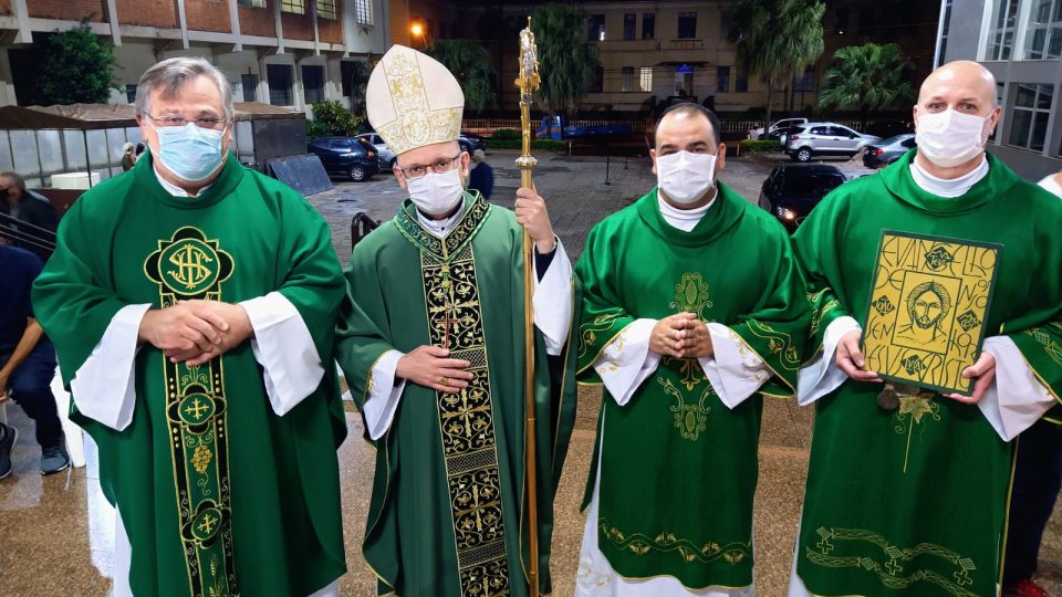 Dom Eduardo encerra o 19º Cerco da Misericórdia na Paróquia São Benedito em Jaú