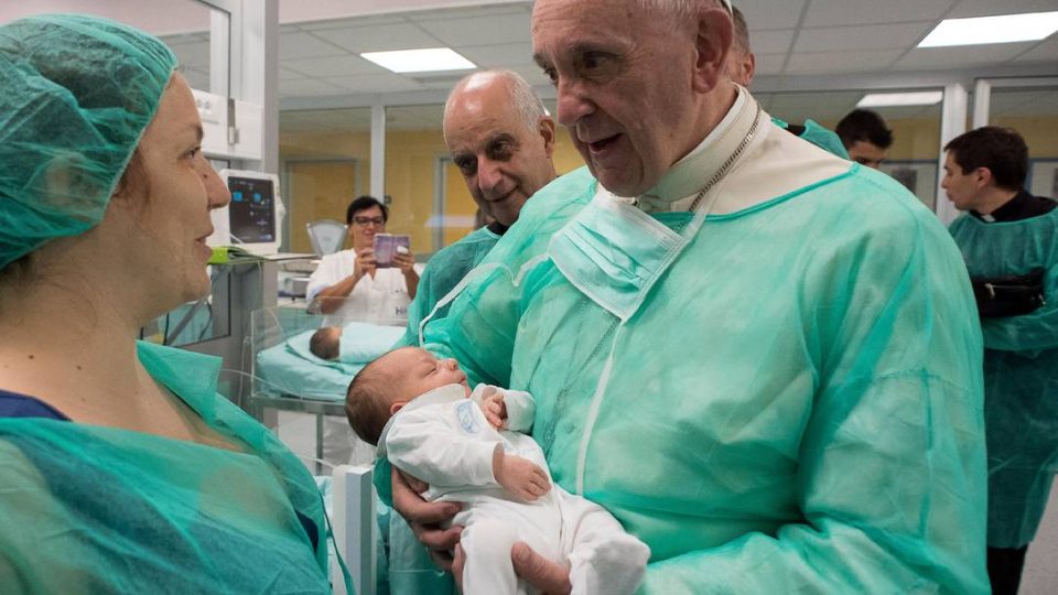O Vídeo do Papa: a oração pelos profissionais de saúde
