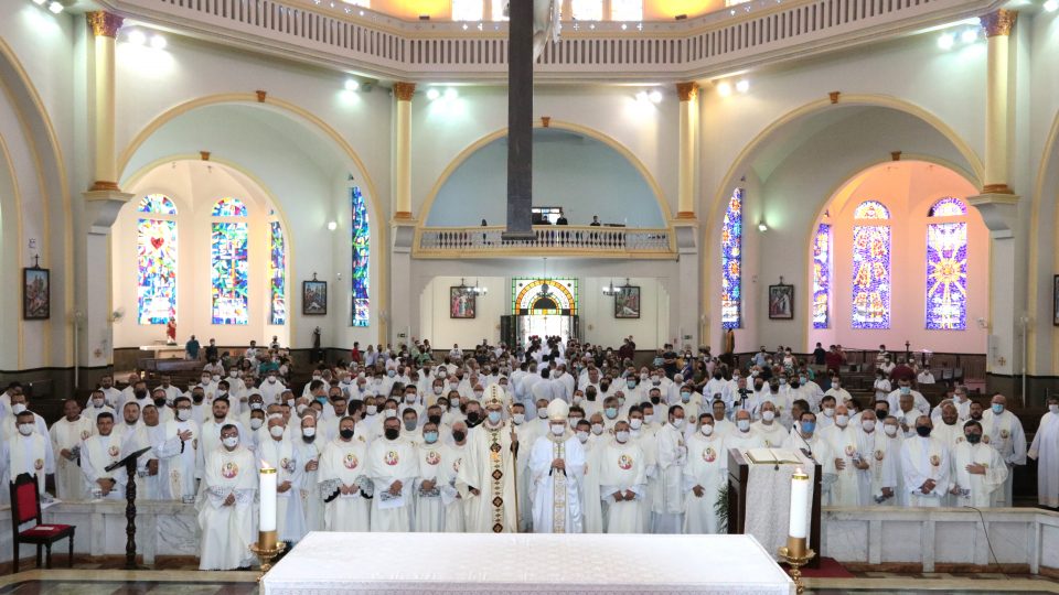 Dom Luiz Carlos preside primeira Missa do Crisma como Bispo Diocesano