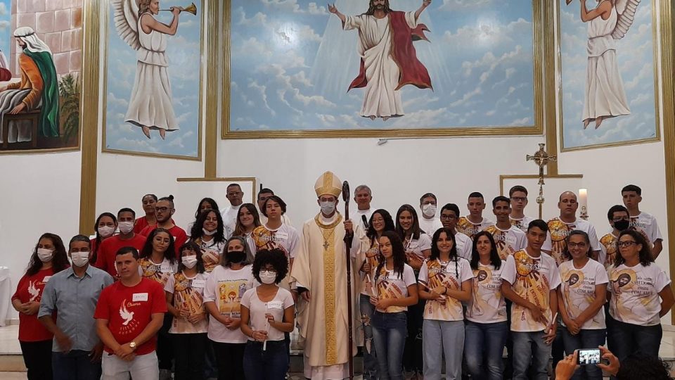 Bispo Diocesano preside Sacramento da Crisma na Comunidade Santo Expedito em São Carlos