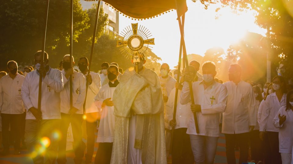 Bispo Diocesano preside Solenidade de Corpus Christi em Matão