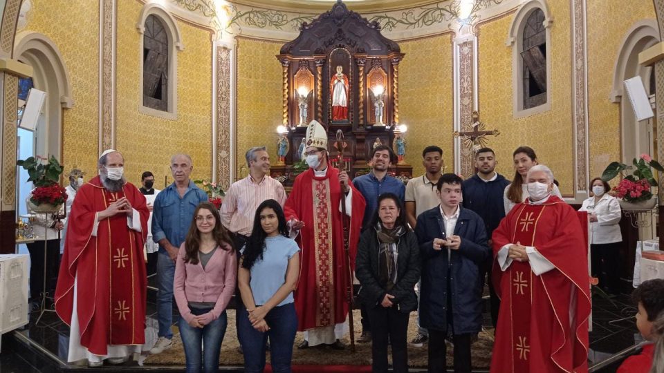 Dom Luiz Carlos preside Sacramento da Crisma na Paróquia Santuário São Pio X