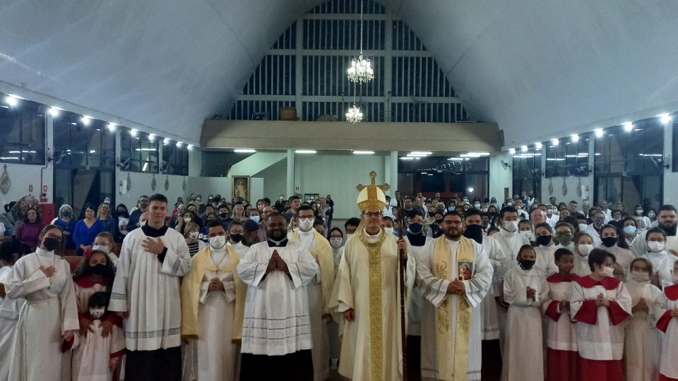 Dom Luiz Carlos Dias preside Rito de Dedicação da Igreja e Sagração do Altar na Paróquia Santo Antônio em Barra Bonita