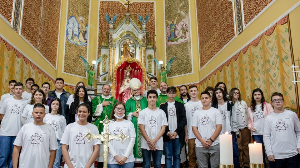 Dom Eduardo preside Sacramento da Crisma na Paróquia São José em Barra Bonita