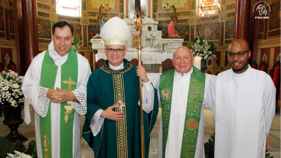 Dom Eduardo preside Sacramento da Crisma no Santuário Santo Antônio de Araraquara