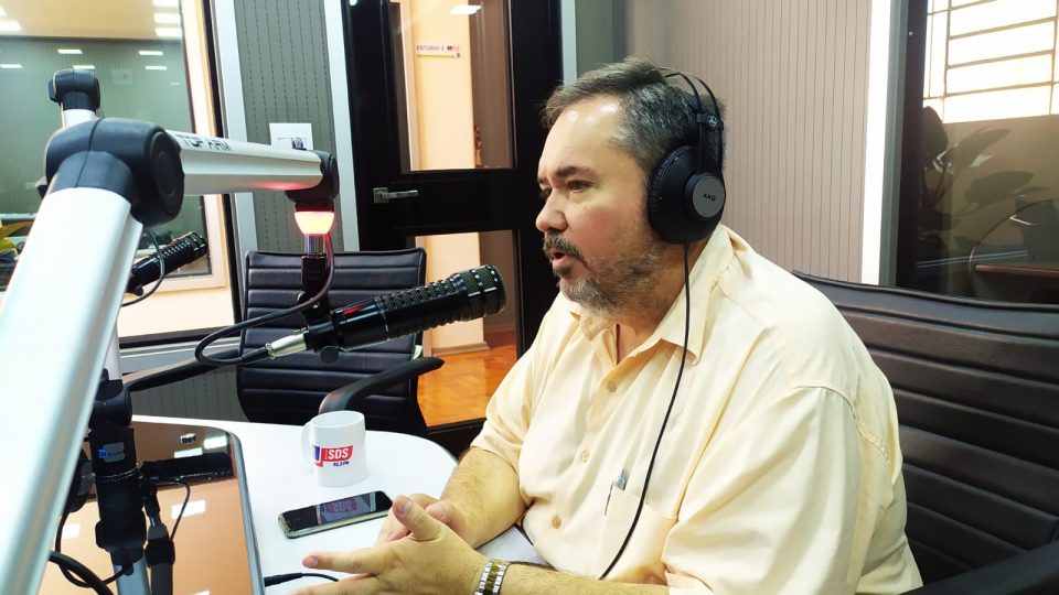 PADRE SANDRO NOVO CURA DA CATEDRAL PARTICIPA DO PROGRAMA REVISTA SDS